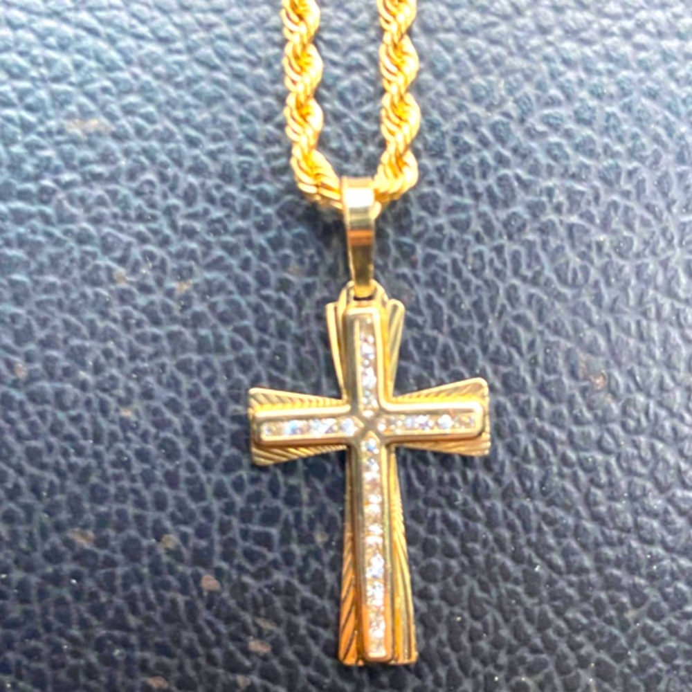 Solid 10k gold chain and charm, charm consists of real vvs diamonds